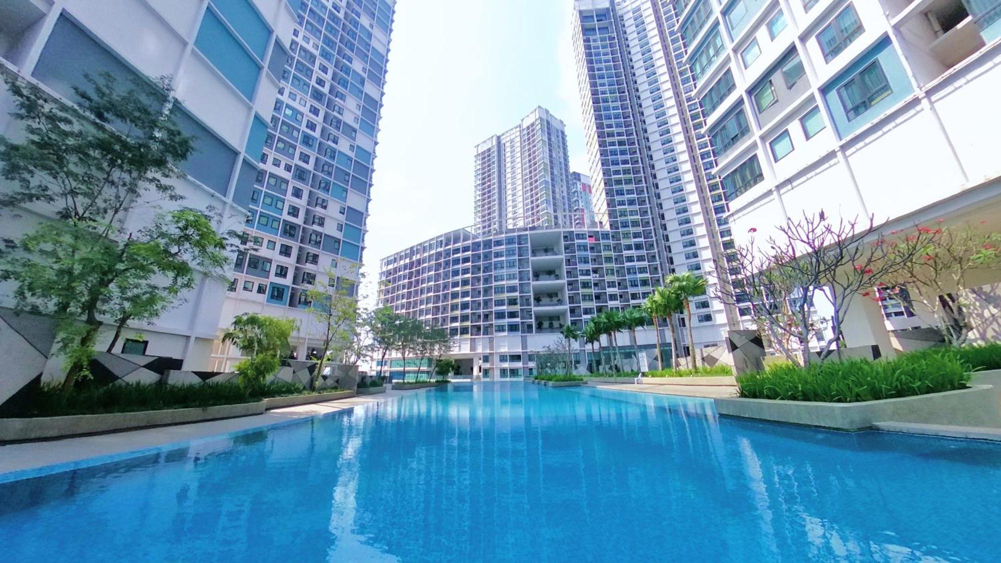 9pax 2r2b Family Suite, I-city, I-suite, Hyde, Beside Theme Park, Wifi 50-55