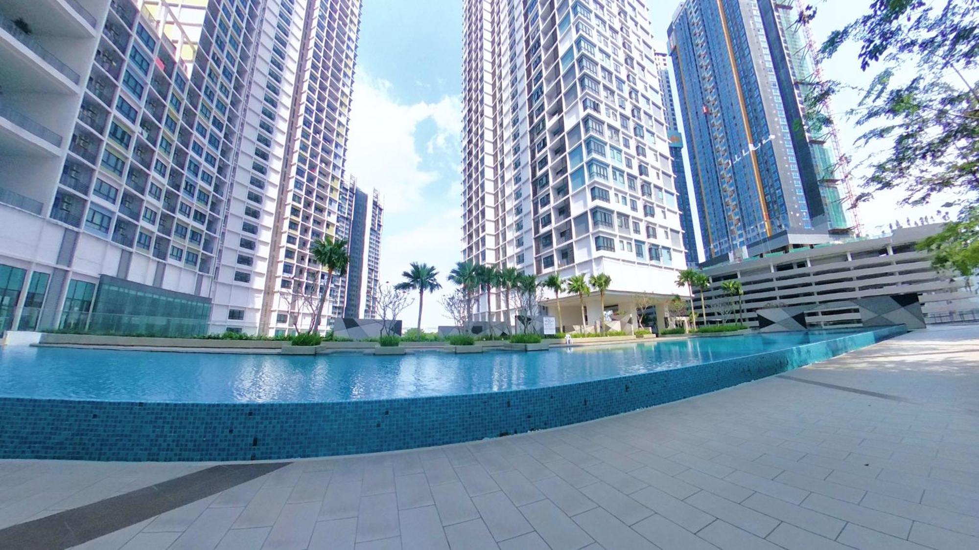 9pax 2r2b Family Suite, I-city, I-suite, Hyde, Beside Theme Park, Wifi 50-55