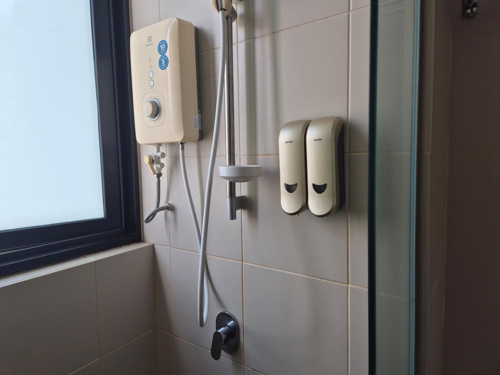 Apartment 9pax 2r2b Family Suite, I-city, I-suite, Hyde, Beside Theme Park, Wifi 50-55