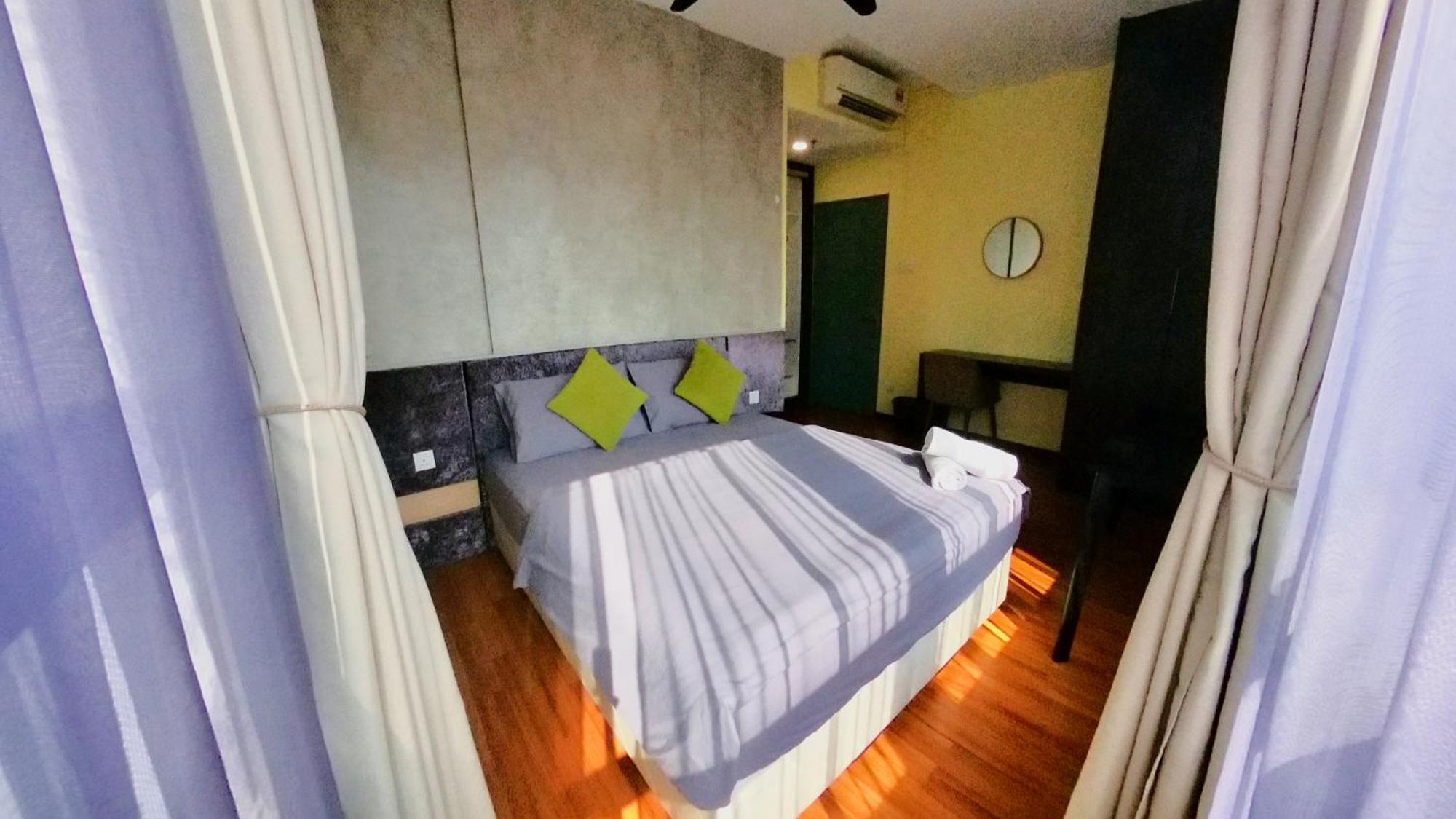 Apartment 9pax 2r2b Family Suite, I-city, I-suite, Hyde, Beside Theme Park, Wifi 50-55